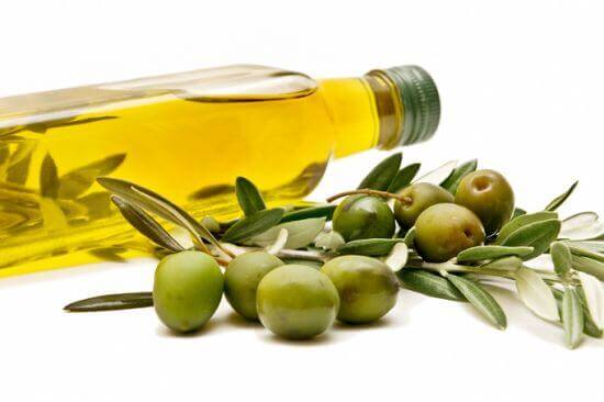 aceite de oliva para alisar el cabello