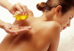 aceite de sándalo como remedios naturales para el dolor de espalda