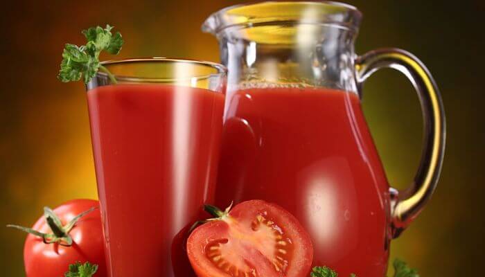 jugo de tomate para manchas en la cara