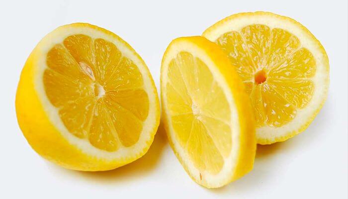 jugo de limon para los granos en la cara