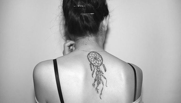 atrapasueños tatuajes en la espalda