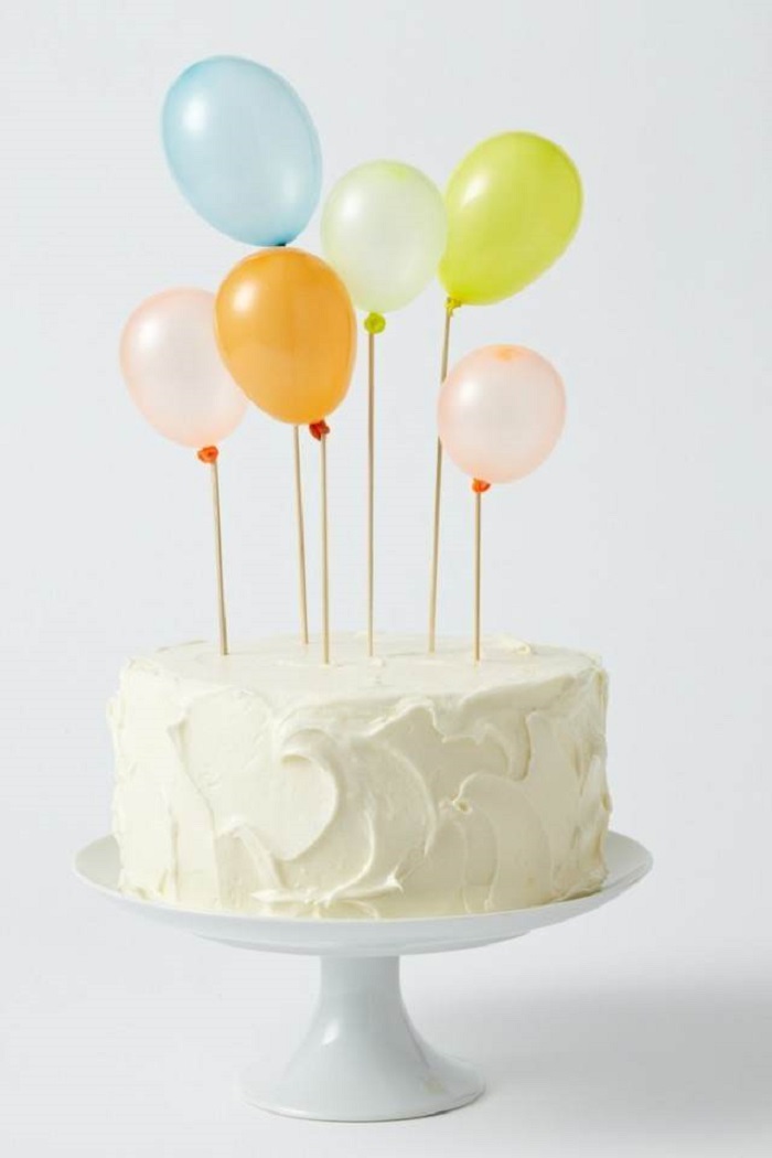 como decorar un pastel con globos