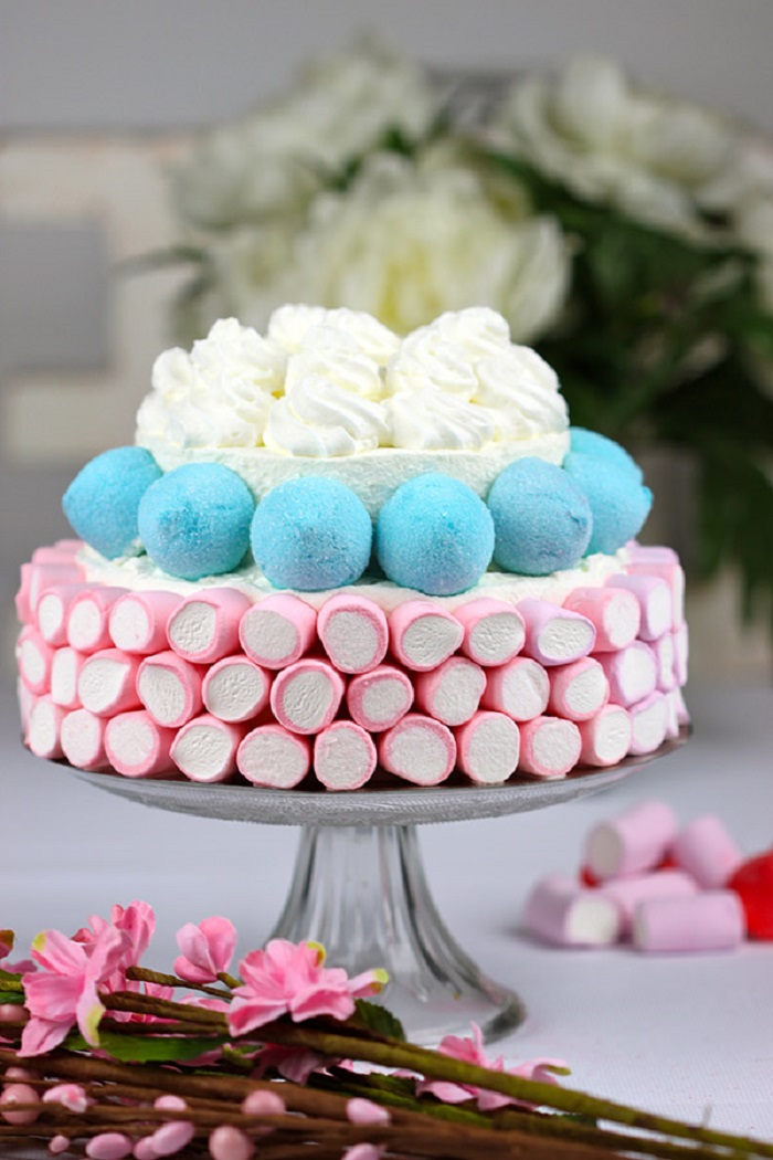 como decorar un pastel con nubes de azucar