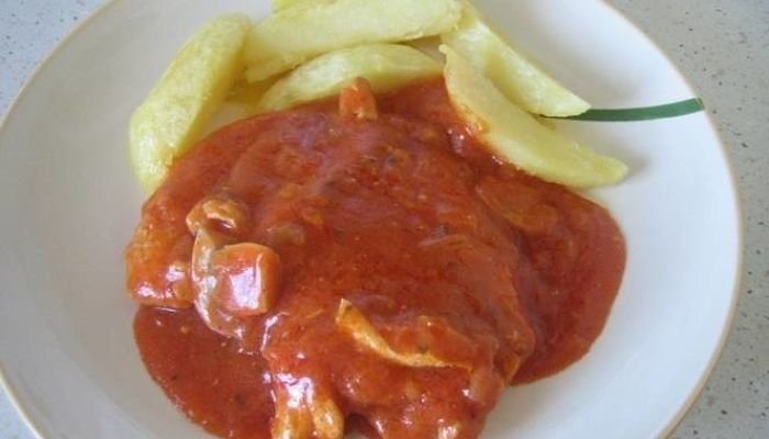 pechugas de pollo en salsa de tomate