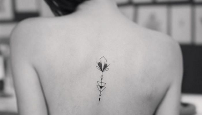 tatuajes en la espalda flechas